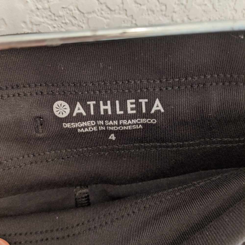 Athleta, black size 4 skirt with liner